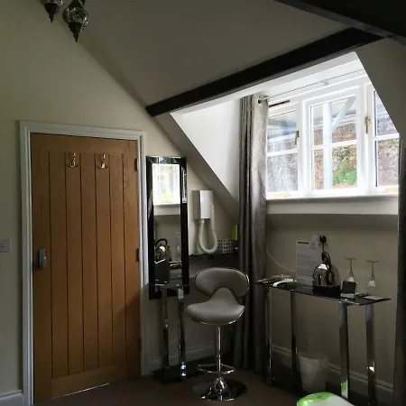 Bed & Breakfast Cherrywood 3*
