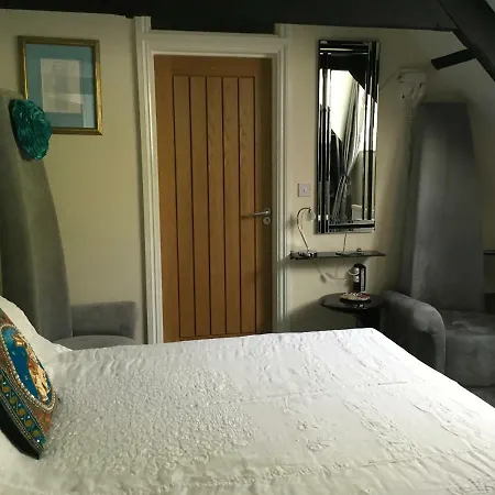 Cherrywood Looe